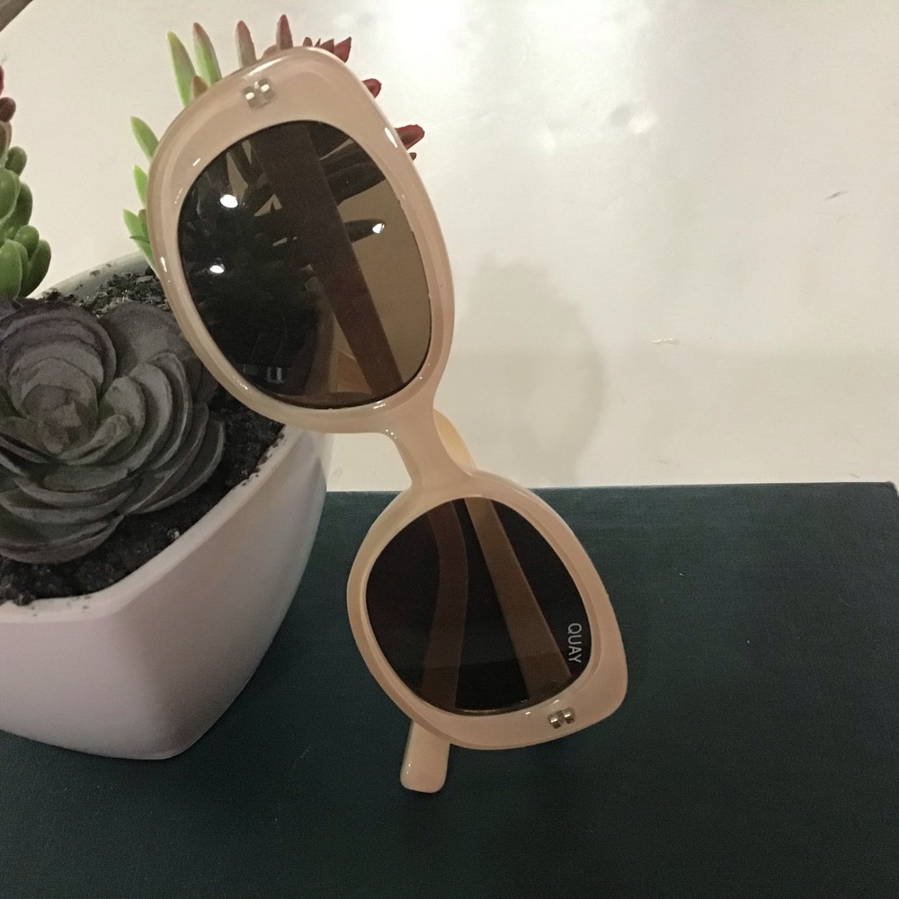 Quay Australia LULU Women’s Sunglasses Light Cream  Smoky  Faded Lenses